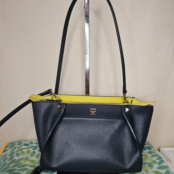 🔹️MCM🔹️ "RARE" MINI NAVY BLUE CROSSBODY BAG ✨️💙 - Picture 1 of 12